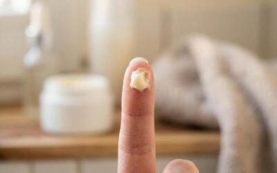 Sådan kombinerer du retinol, C-vitamin og AHA/BHA uden at ødelægge hudbarrieren (morgen/aften-rutine)